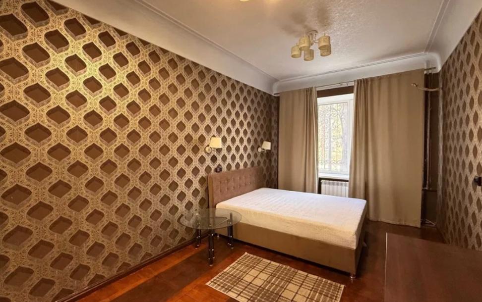 Квартира, 4-кімн., Харьков, Госпром, Чичибабина (Котовского)