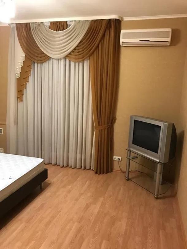 Квартира, 2-кімн., Харьков, ХТЗ, Индустриальный просп. (Фрунзе проспект)