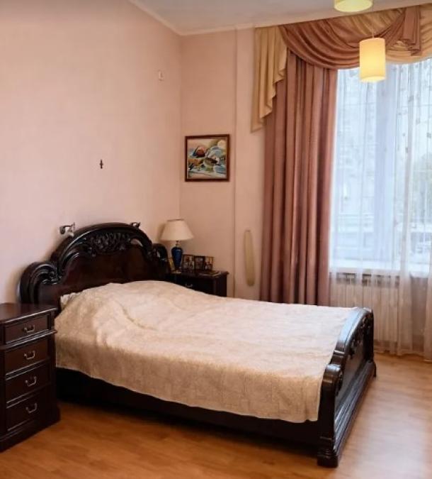 Квартира, 3-кімн., Харьков, Госпром, Культуры (Калинина, Свердлова, Советская Советский 3 пер.)