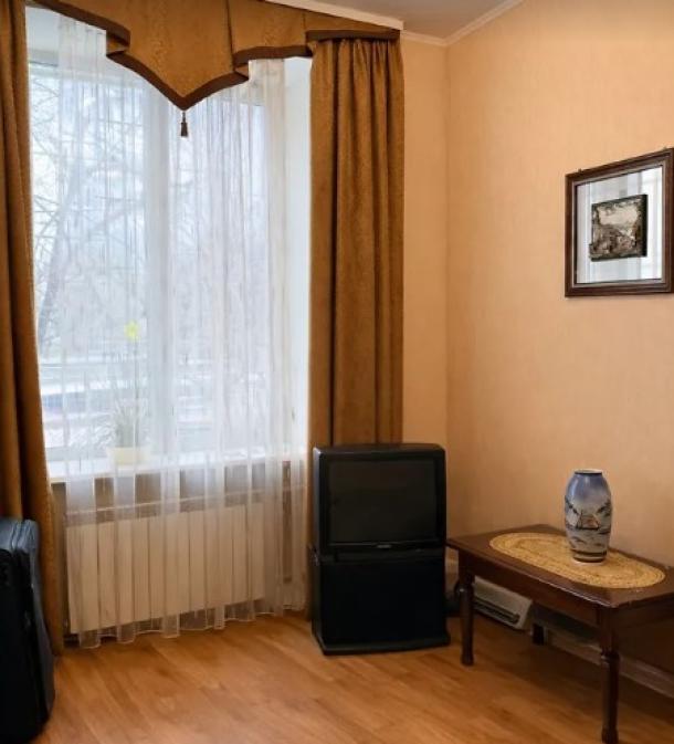 Квартира, 3-кімн., Харьков, Госпром, Культуры (Калинина, Свердлова, Советская Советский 3 пер.)