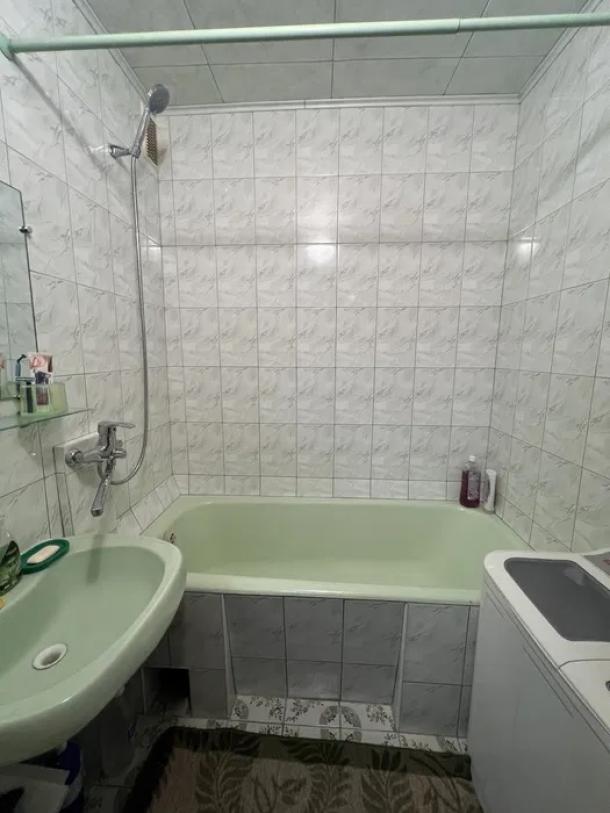 Квартира, 3-кімн., Харьков, 4 Северная Салтовка, Метростроителей