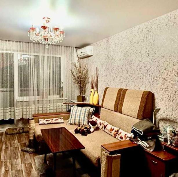 Квартира, 3-кімн., Харьков, 604м/р, Тракторостроителей просп.