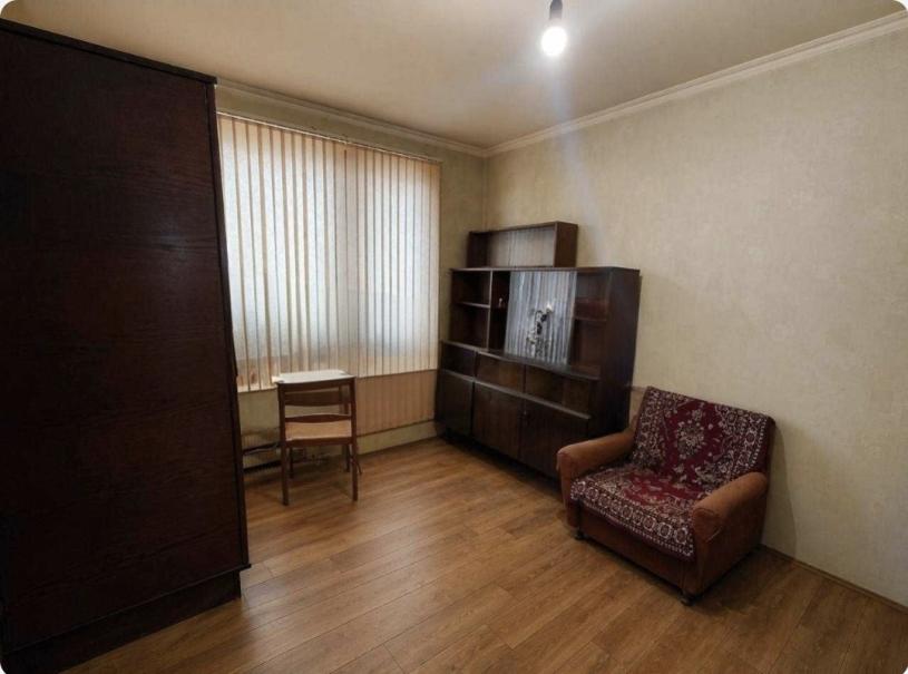 Квартира, 4-кімн., Харьков, 522м/р, Непокоренных (Героев Труда)