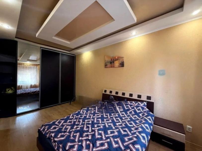 Квартира, 2-кімн., Харьков, Госпром, Культуры (Калинина, Свердлова, Советская Советский 3 пер.)