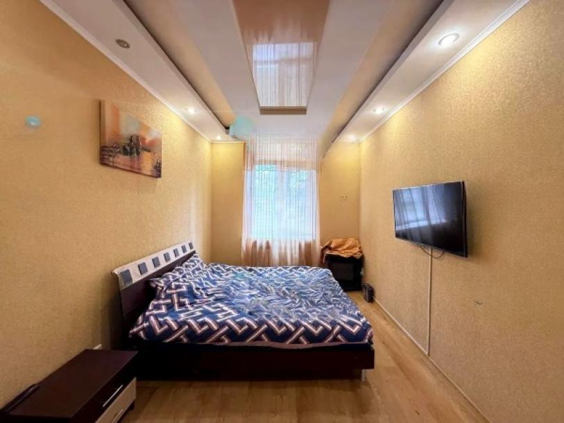 Квартира, 2-кімн., Харьков, Госпром, Культуры (Калинина, Свердлова, Советская Советский 3 пер.)