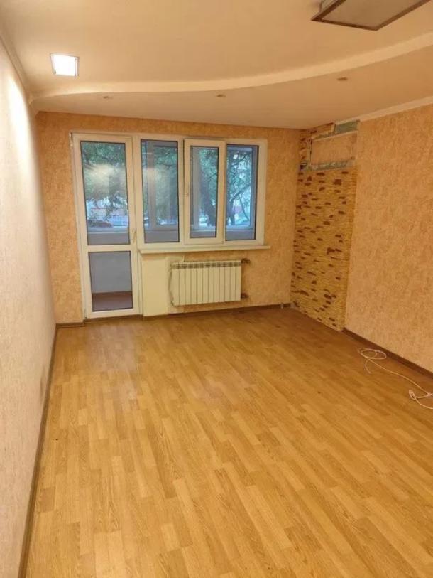 Квартира, 3-кімн., Харьков, Рогань жилмассив, 92-й бригады (Грицевца)
