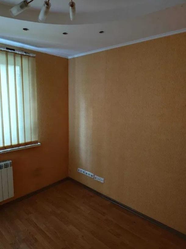 Квартира, 3-кімн., Харьков, Рогань жилмассив, 92-й бригады (Грицевца)
