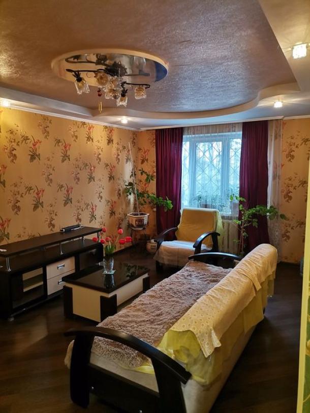 Квартира, 3-кімн., Харьков, Павлово Поле, 23 Августа