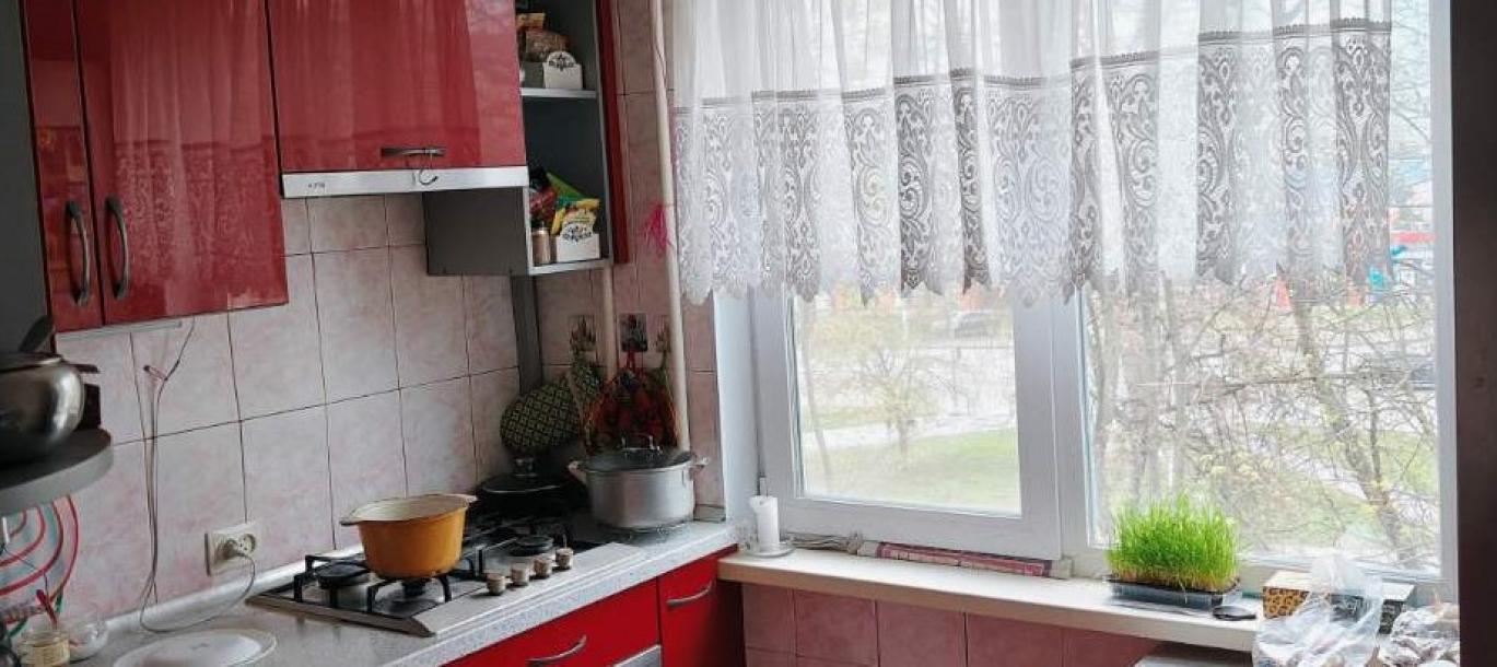 Квартира, 3-кімн., Харьков, 608м/р, Непокоренных (Героев Труда)