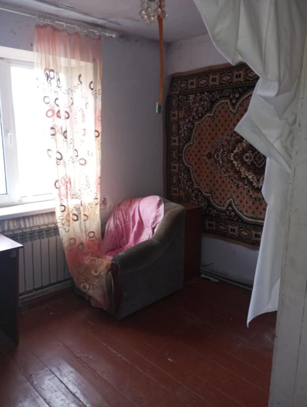 Квартира, 3-кімн., Люботин, Харьковский район, Заводская (Островского)