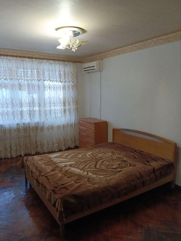 Квартира, 3-кімн., Харьков, 605м/р, Гвардейцев Широнинцев