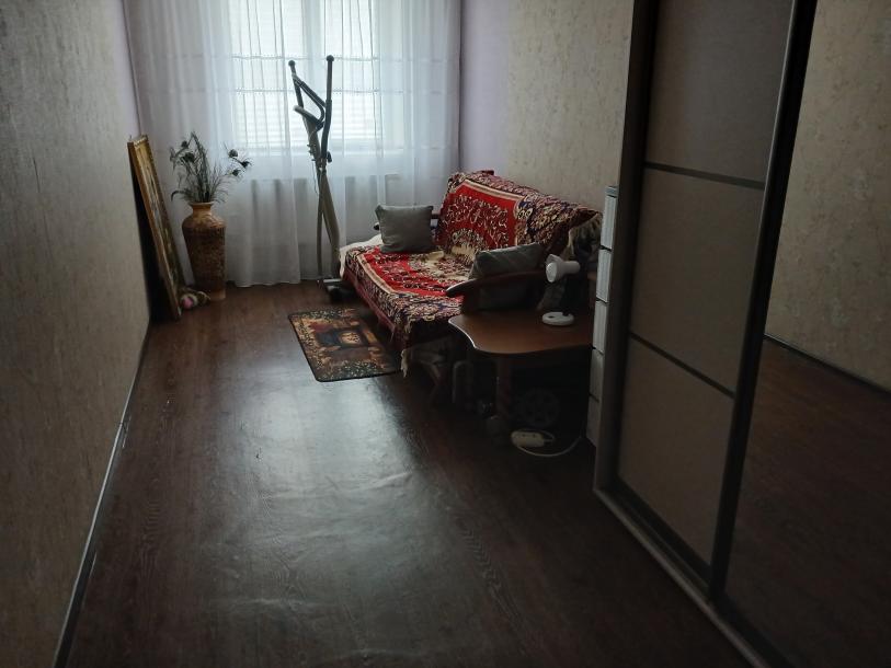 Квартира, 3-кімн., Чугуев, Чугуевский район, Кожедуба