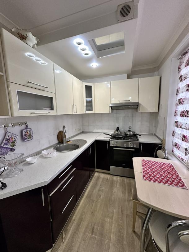 Квартира, 3-кімн., Харьков, 608м/р, Валентиновская