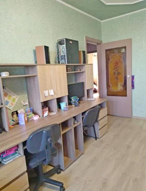 Квартира, 3-кімн., Новопокровка, Чугуевский район, Весича