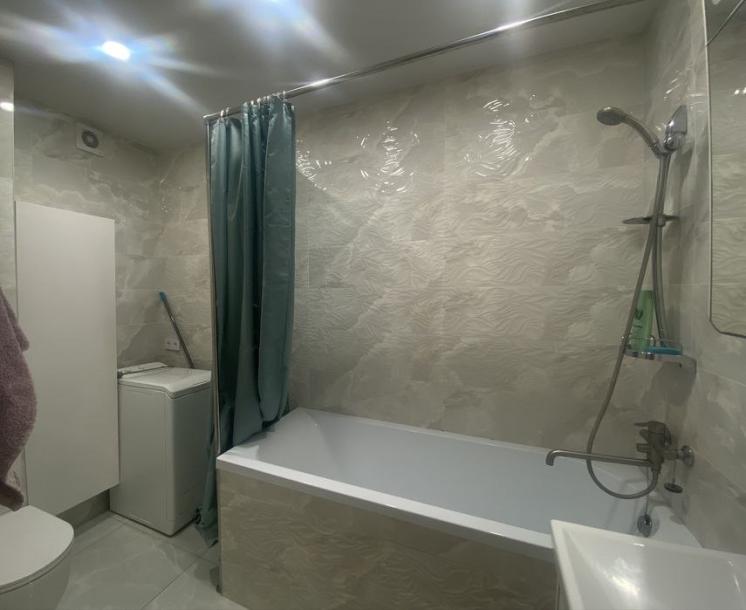 Квартира, 3-кімн., Харьков, 522м/р, Валентиновская