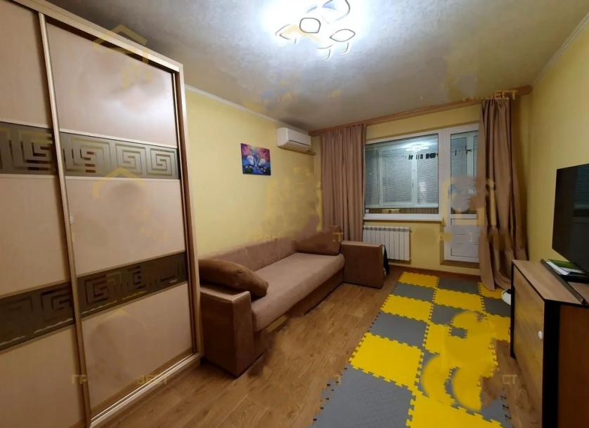 Квартира, 2-кімн., Харьков, 606м/р, Светлая
