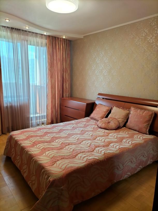 Квартира, 3-кімн., Харьков, 522м/р, Академика Павлова