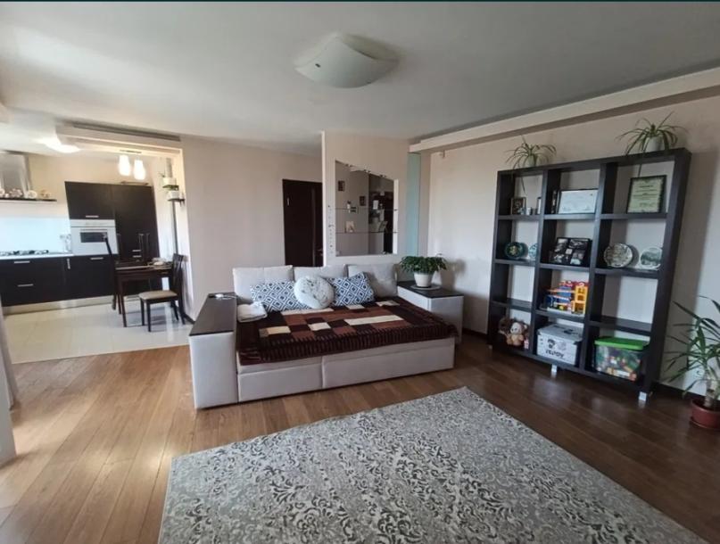 Квартира, 2-кімн., Харьков, 605м/р, Тракторостроителей просп.
