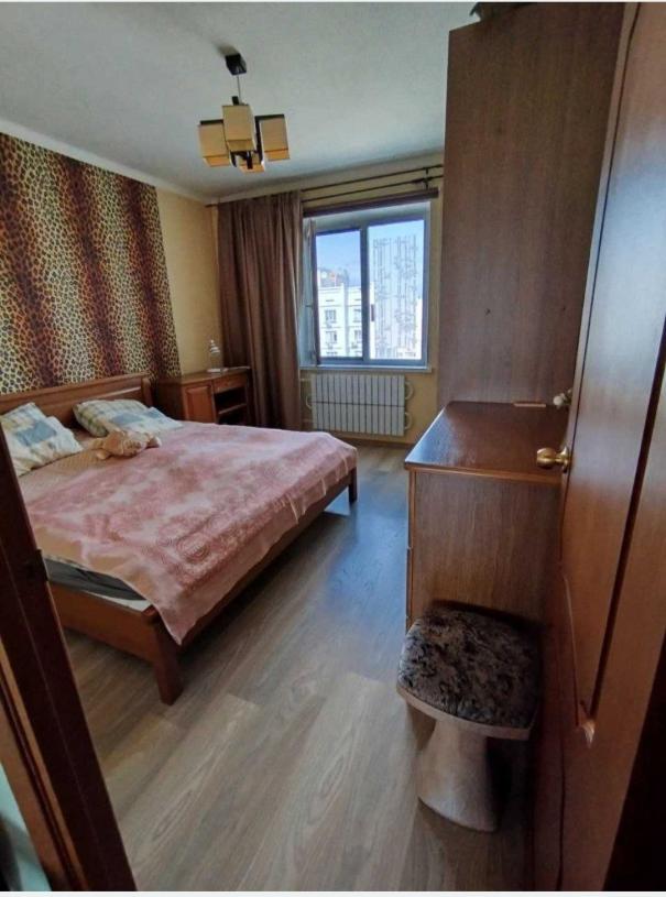Квартира, 3-кімн., Харьков, Песочин, Квартальная