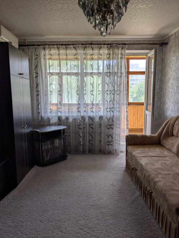 Квартира, 3-кімн., Харьков, Рогань жилмассив, 92-й бригады (Грицевца)
