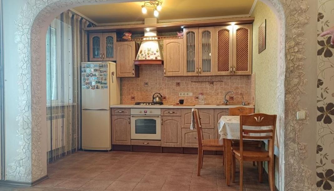 Квартира, 3-кімн., Чугуев, Чугуевский район, Гагарина в-зд
