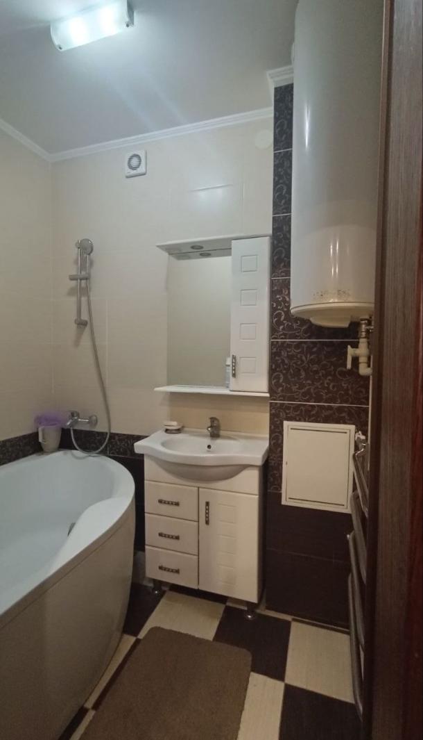 Квартира, 3-кімн., Чугуев, Чугуевский район, Гагарина в-зд