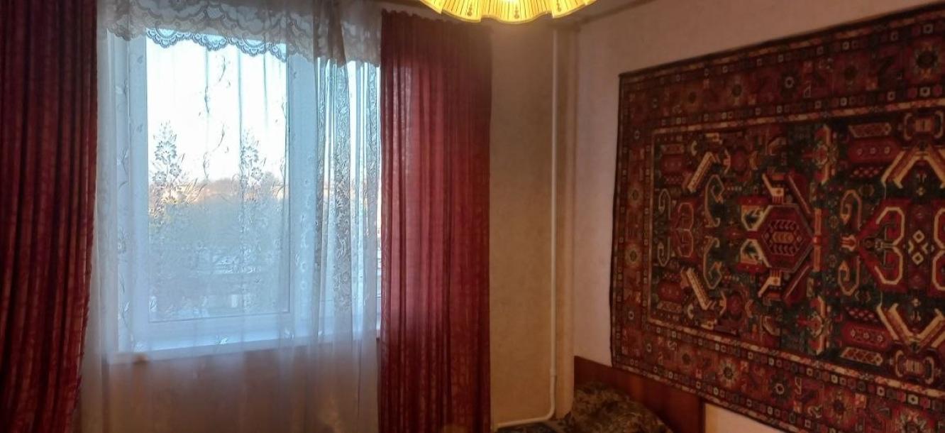 Квартира, 3-кімн., Чугуев, Чугуевский район, Харьковская