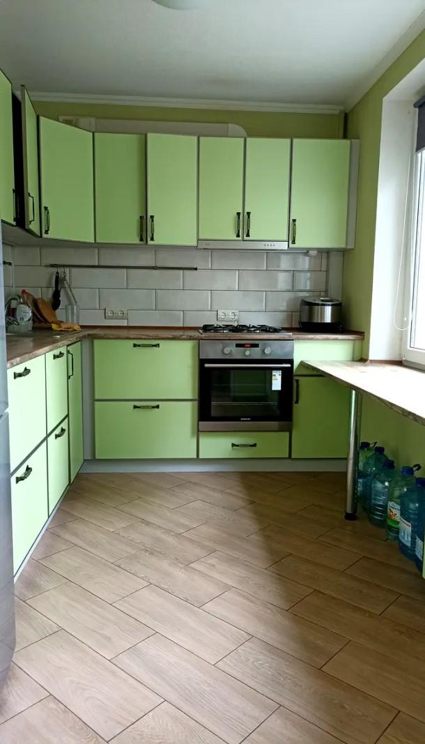 Квартира, 3-кімн., Харьков, 606м/р, Непокоренных (Героев Труда)