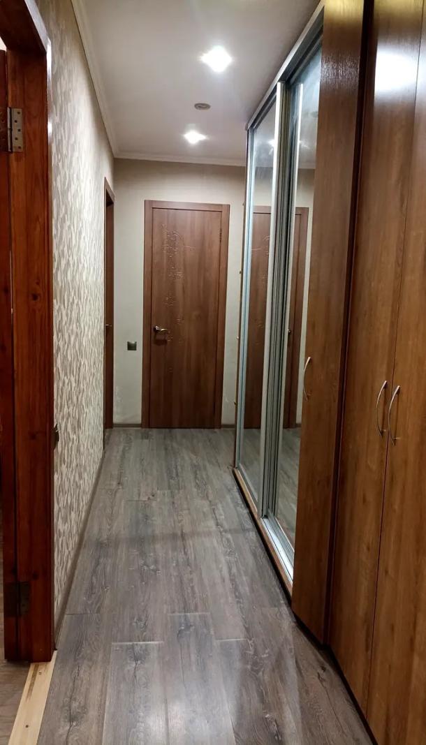 Квартира, 3-кімн., Харьков, 606м/р, Непокоренных (Героев Труда)
