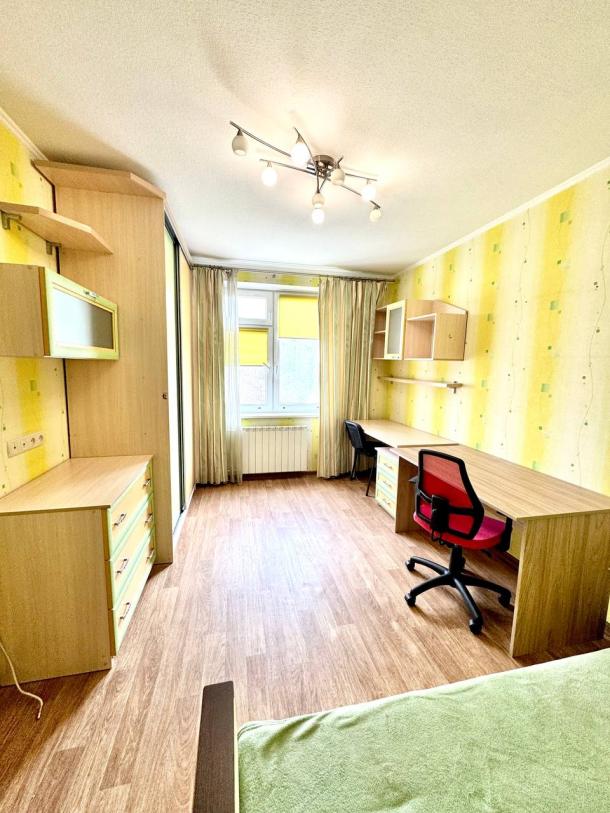 Квартира, 3-кімн., Харьков, 533м/р, Тракторостроителей просп.