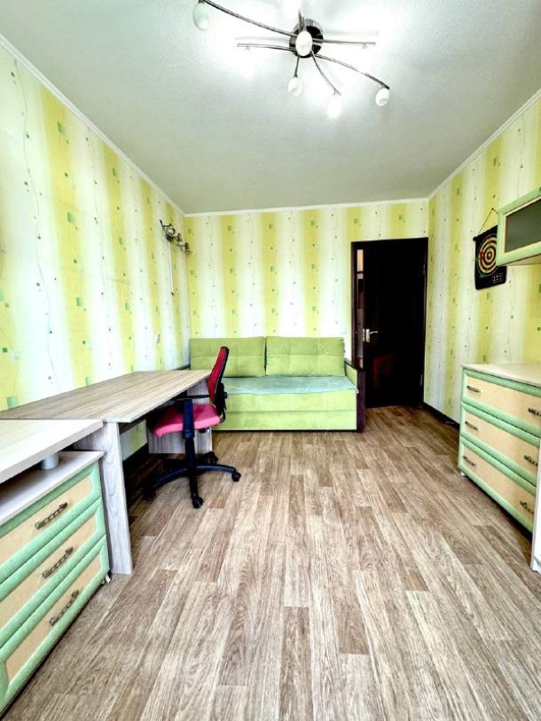 Квартира, 3-кімн., Харьков, 533м/р, Тракторостроителей просп.