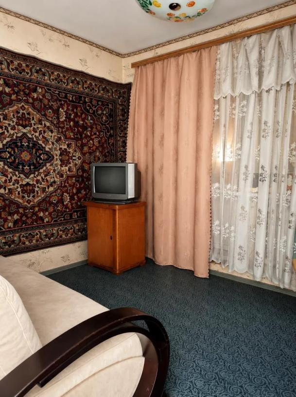 Квартира, 4-кімн., Харьков, 656м/р, Гвардейцев Широнинцев