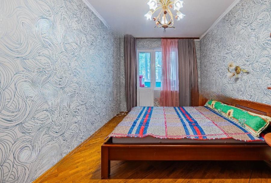 Квартира, 3-кімн., Харьков, Алексеевка, Ахсарова