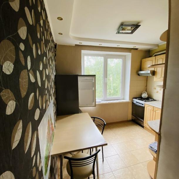 Квартира, 3-кімн., Харьков, 608м/р, Непокоренных (Героев Труда)