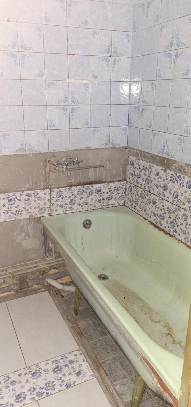 Квартира, 3-кімн., Харьков, 5 Северная Салтовка, Гвардейцев Широнинцев