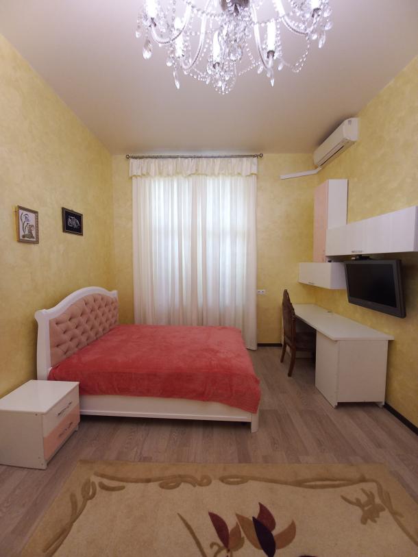 Квартира, 3-кімн., Харьков, Нагорный, Рымарская