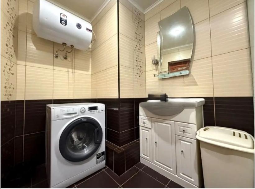 Квартира, 3-кімн., Харьков, 607м/р, Непокоренных (Героев Труда)