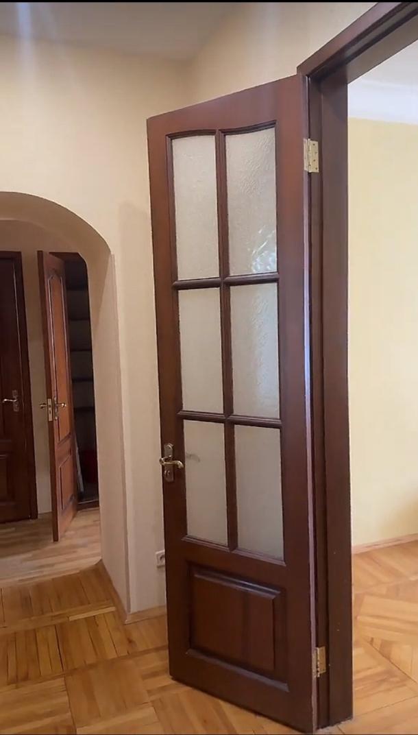 Квартира, 3-кімн., Харьков, Спортивная метро, Георгия Тарасенко (Плехановская)