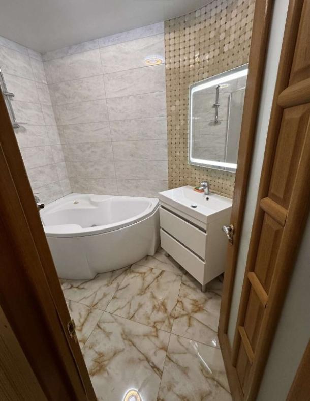 Квартира, 3-кімн., Харьков, 625м/р, Амосова
