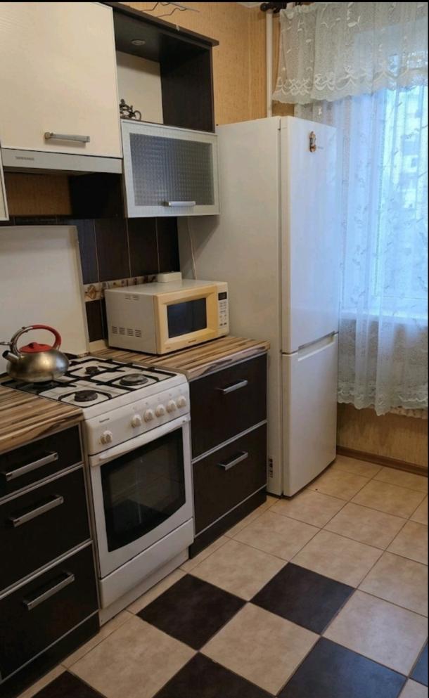 Квартира, 3-кімн., Харьков, Рогань жилмассив, 92-й бригады (Грицевца)