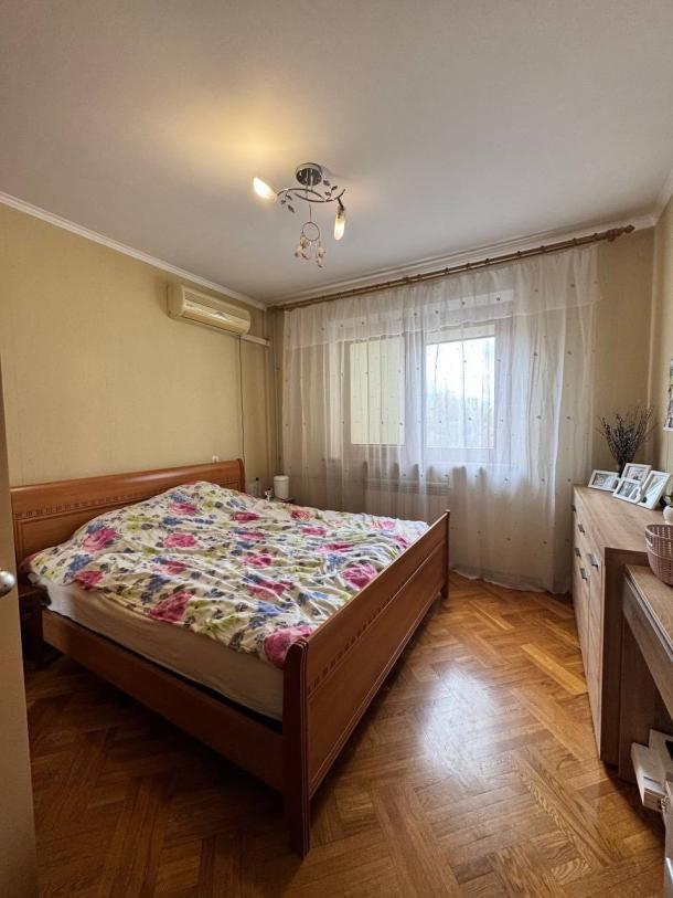 Квартира, 3-кімн., Харьков, 522м/р, Непокоренных (Героев Труда)