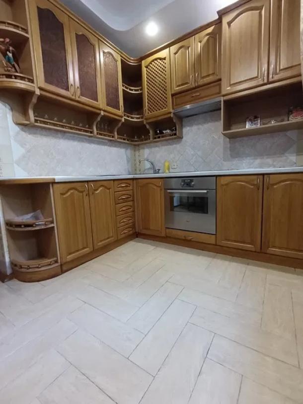 Квартира, 3-кімн., Харьков, Рогань жилмассив, Зубарева