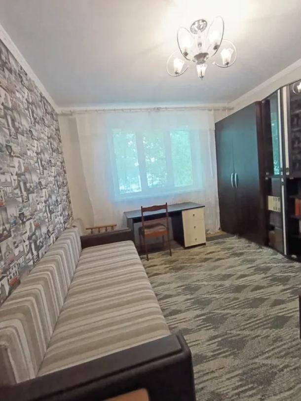 Квартира, 3-кімн., Харьков, Рогань жилмассив, Зубарева
