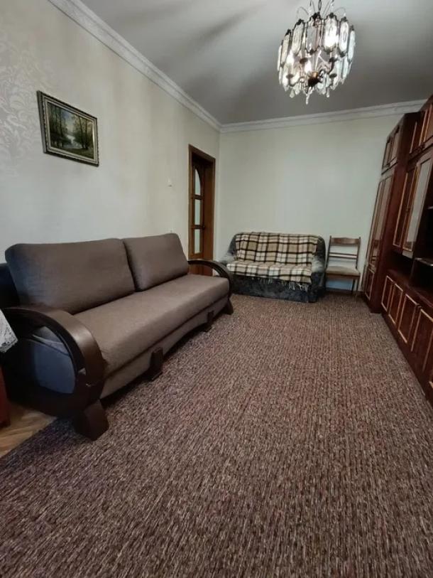 Квартира, 3-кімн., Харьков, Рогань жилмассив, Зубарева