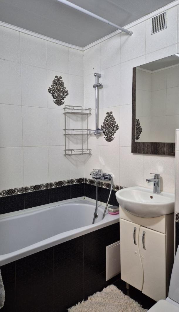 Квартира, 3-кімн., Харьков, 605м/р, Тракторостроителей просп.