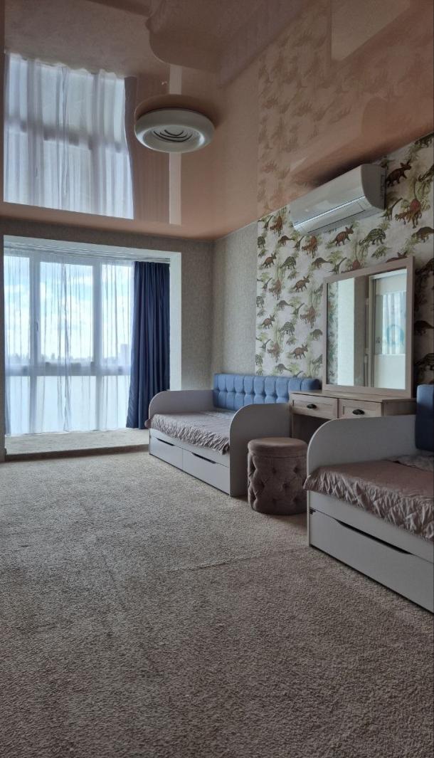 Квартира, 3-кімн., Харьков, 605м/р, Тракторостроителей просп.