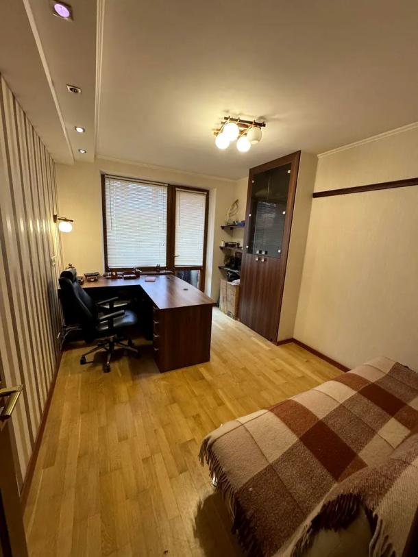 Квартира, 4-кімн., Харьков, 522м/р, Непокоренных (Героев Труда)