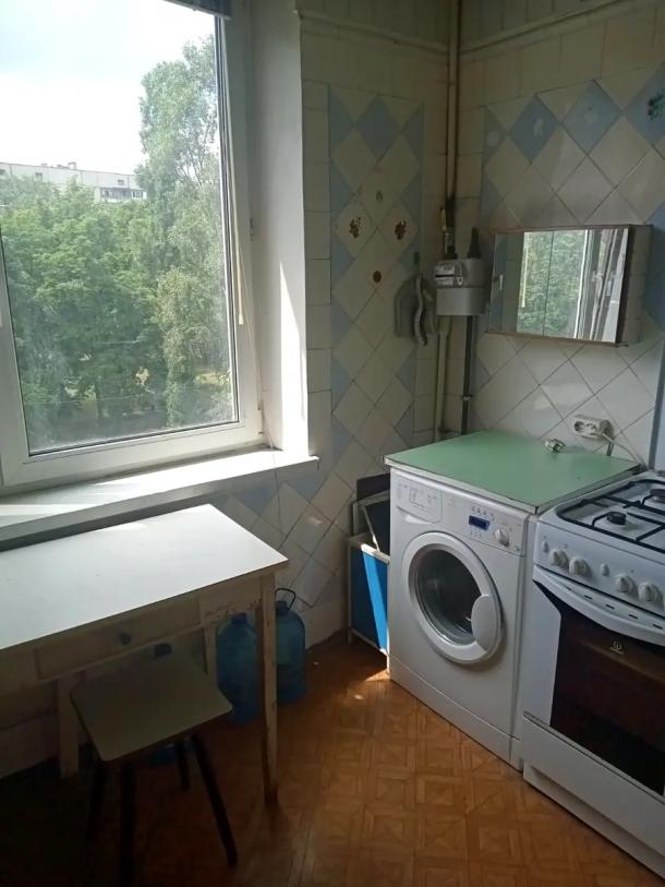 Квартира, 3-кімн., Харьков, Спортивная метро, Аэрокосмический просп. (Гагарина проспект)