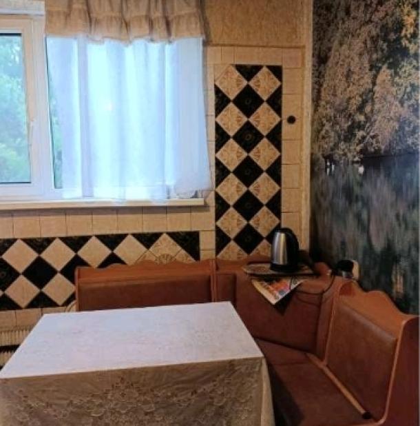 Квартира, 3-кімн., Харьков, 606м/р, Непокоренных (Героев Труда)