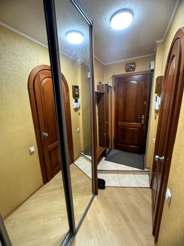 Квартира, 2-кімн., Харьков, Павлово Поле, Космонавтов